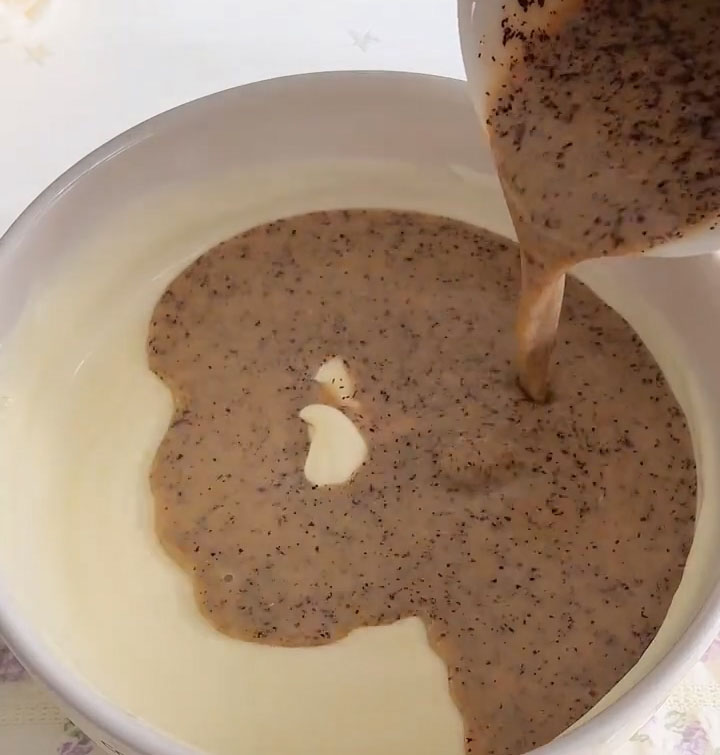 Slowly pour the tea gelatin milk mixture into the cream cheese mixture