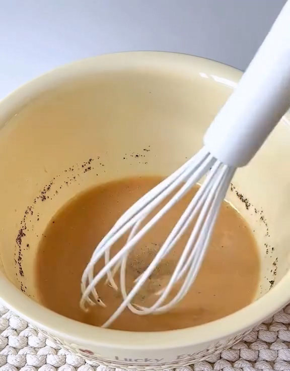 combine 35 g corn oil with the cooled Earl Grey milk mixture