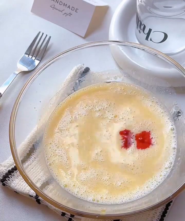 Add 3 drops of red velvet emulsion