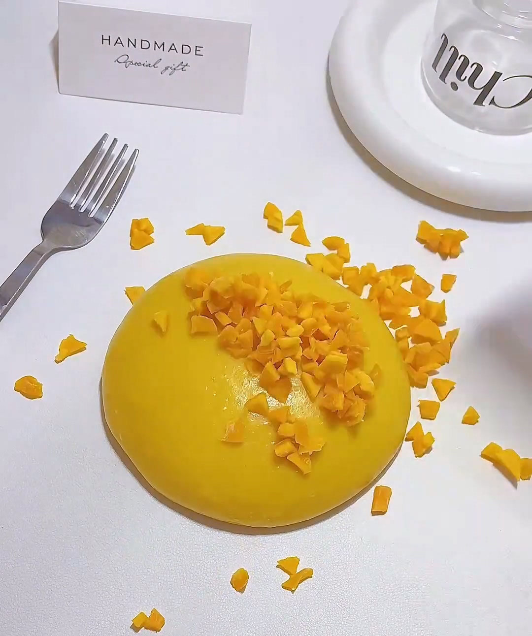 Add 30 g of dried mango cubes to the dough