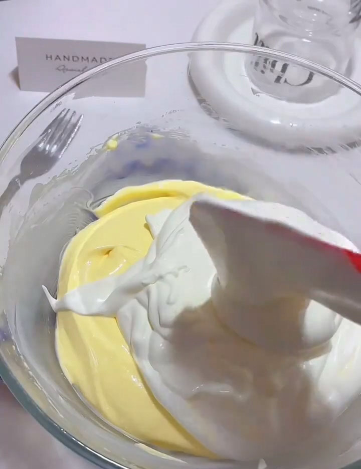 Add the whipped cream to the mascarpone egg mixture