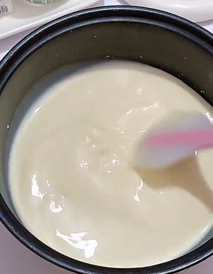 Dissolve the sugar in milk