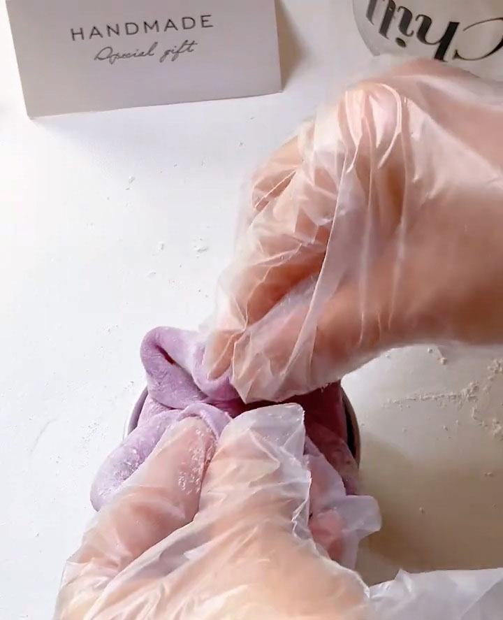 Gather the edges of the mochi skin up and over the filling2