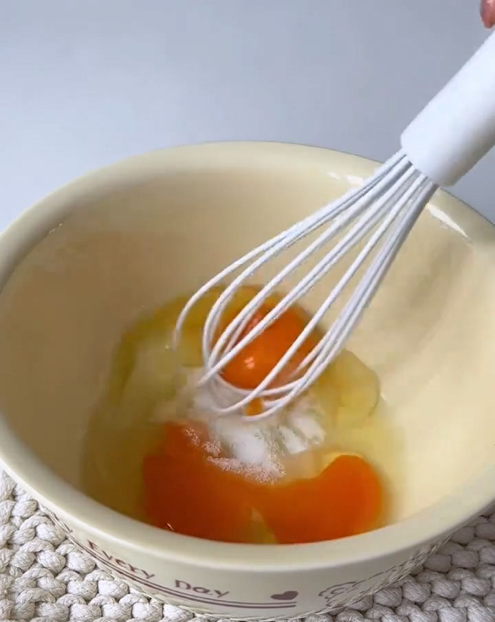 In a medium mixing bowl, whisk together the eggs and sugar until the sugar is mostly dissolved and the mixture looks slightly pale.