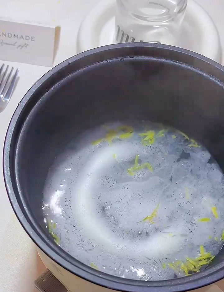 Make the lemon syrup