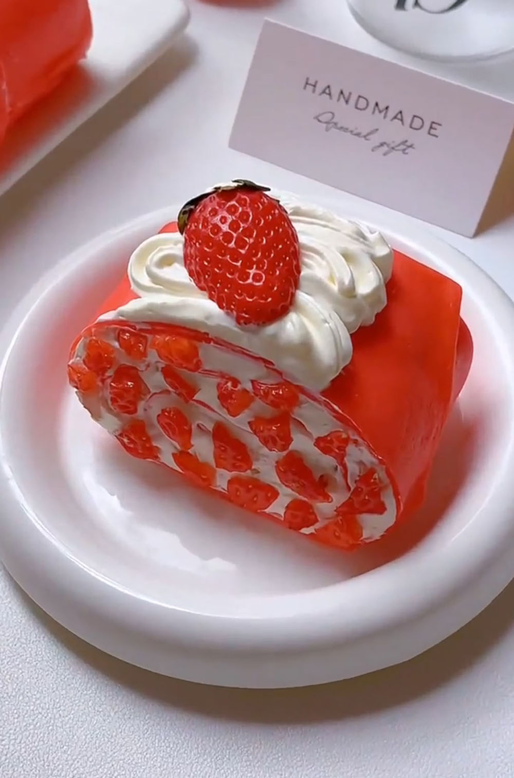 No Bake Strawberry Crepe Roll – Soft, Creamy & Stunning (2)