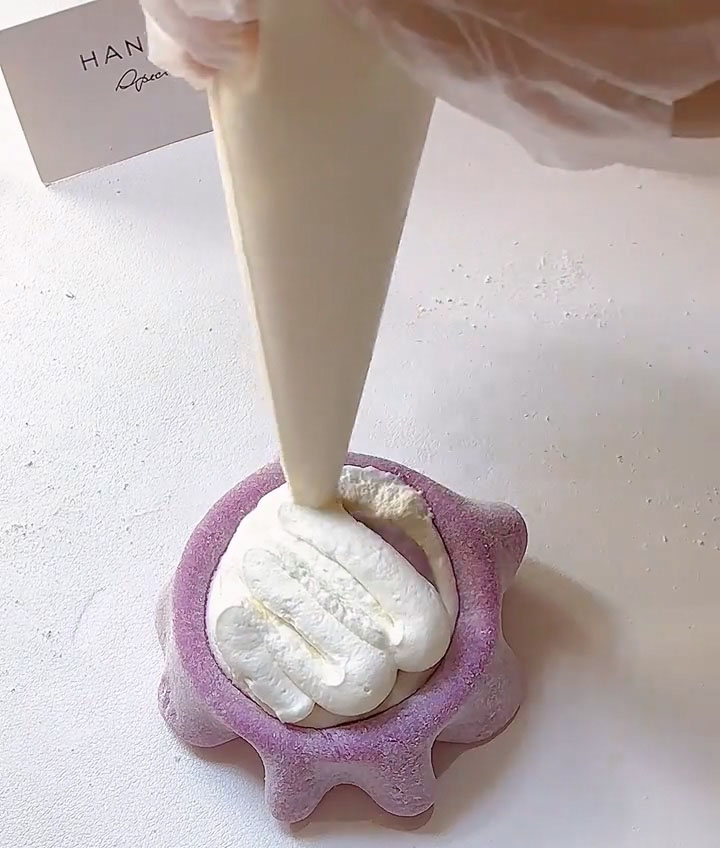 Pipe another layer of whipped cream over the taro filling