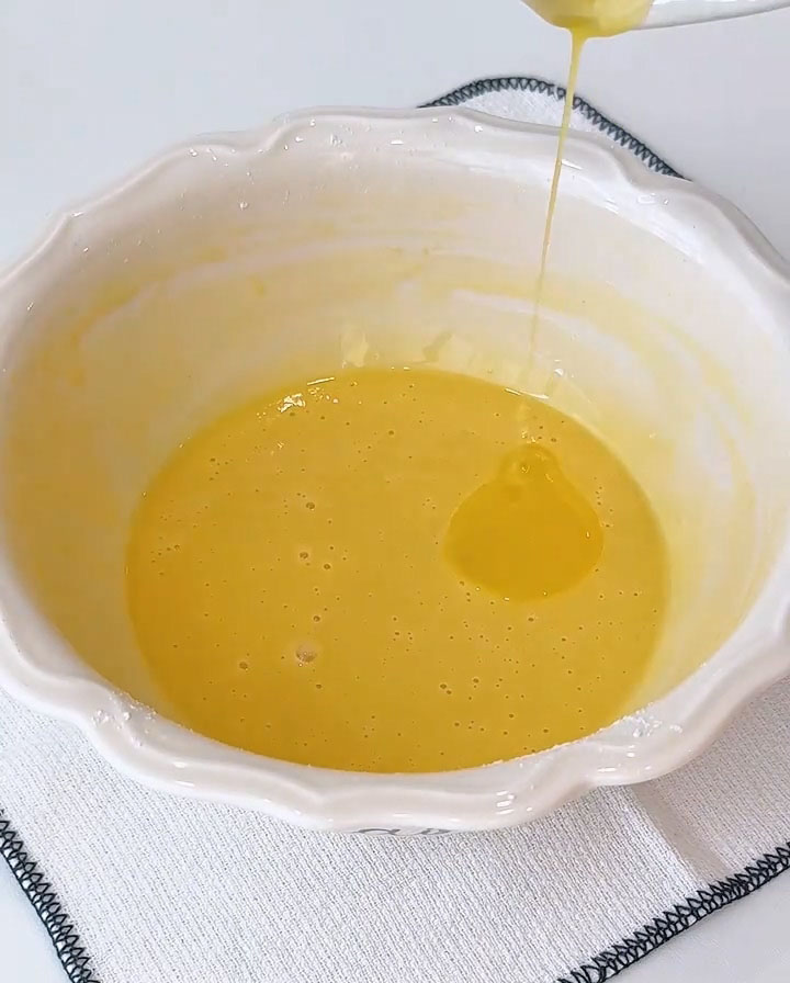 Pour in 10 g melted butter and mix until the butter is fully incorporated and the batter looks glossy.
