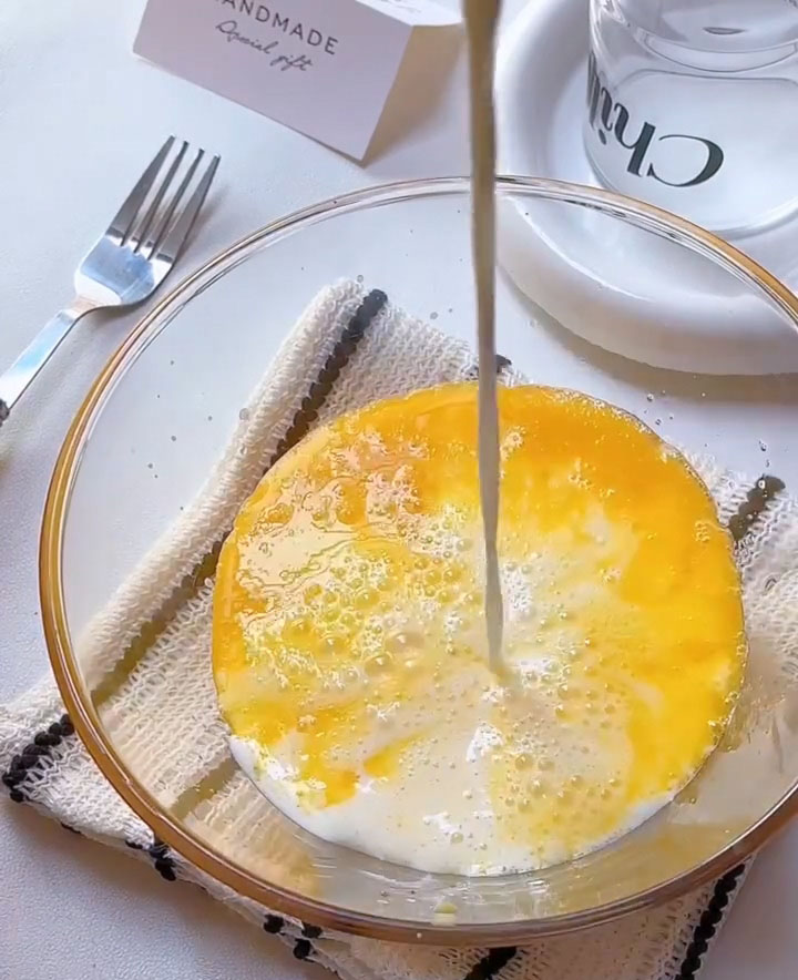 Pour in 240 g milk and continue whisking until smooth.