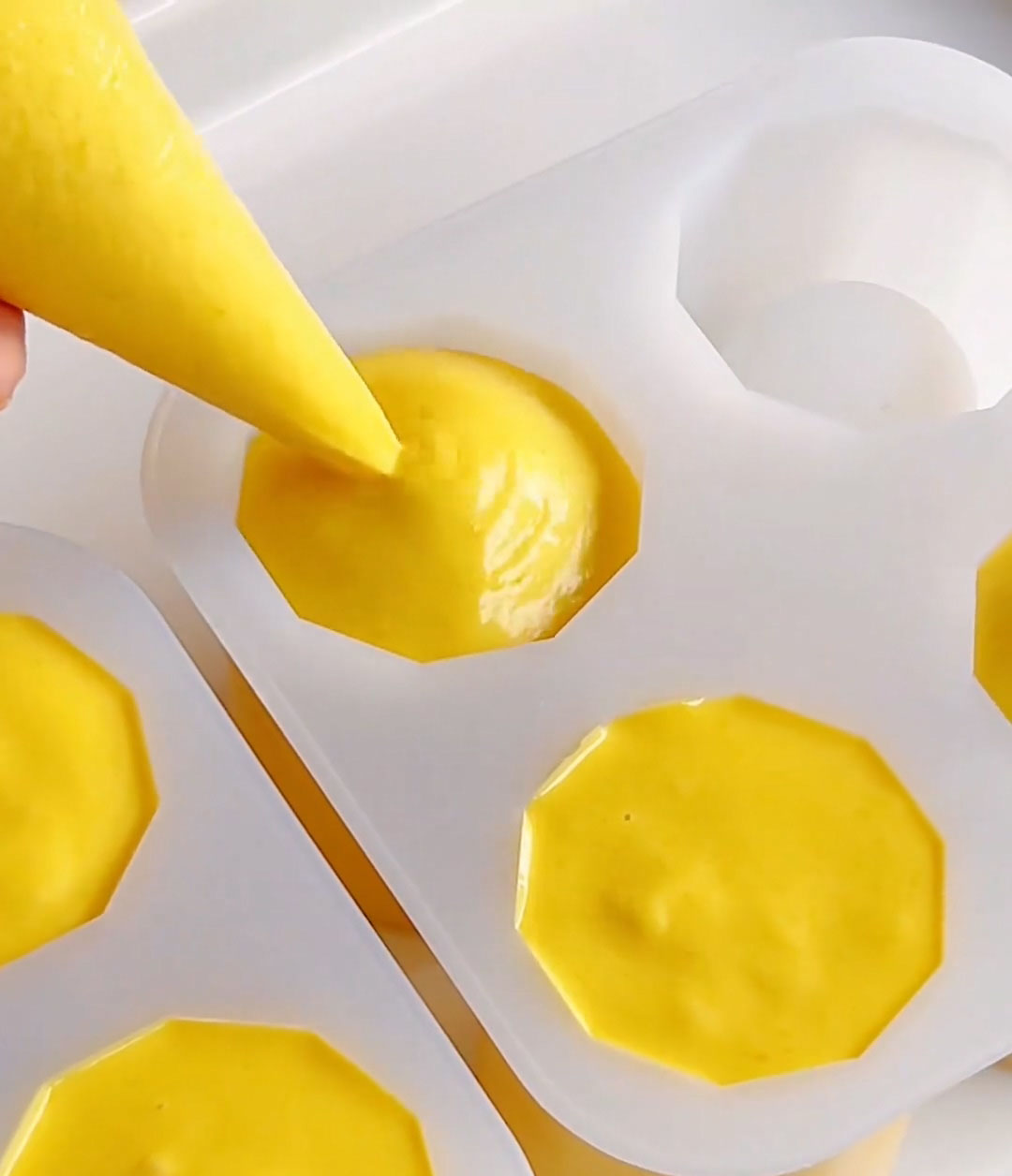 Pour into popsicle molds