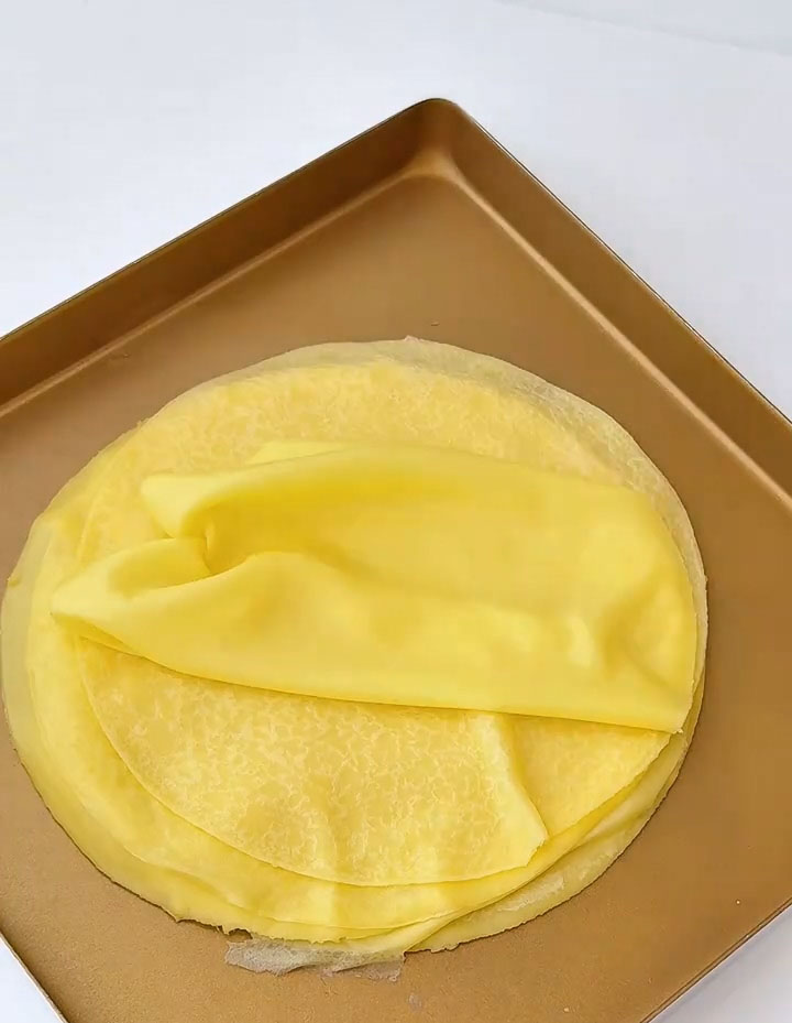 Slide the crepe out onto a wire rack or a plate