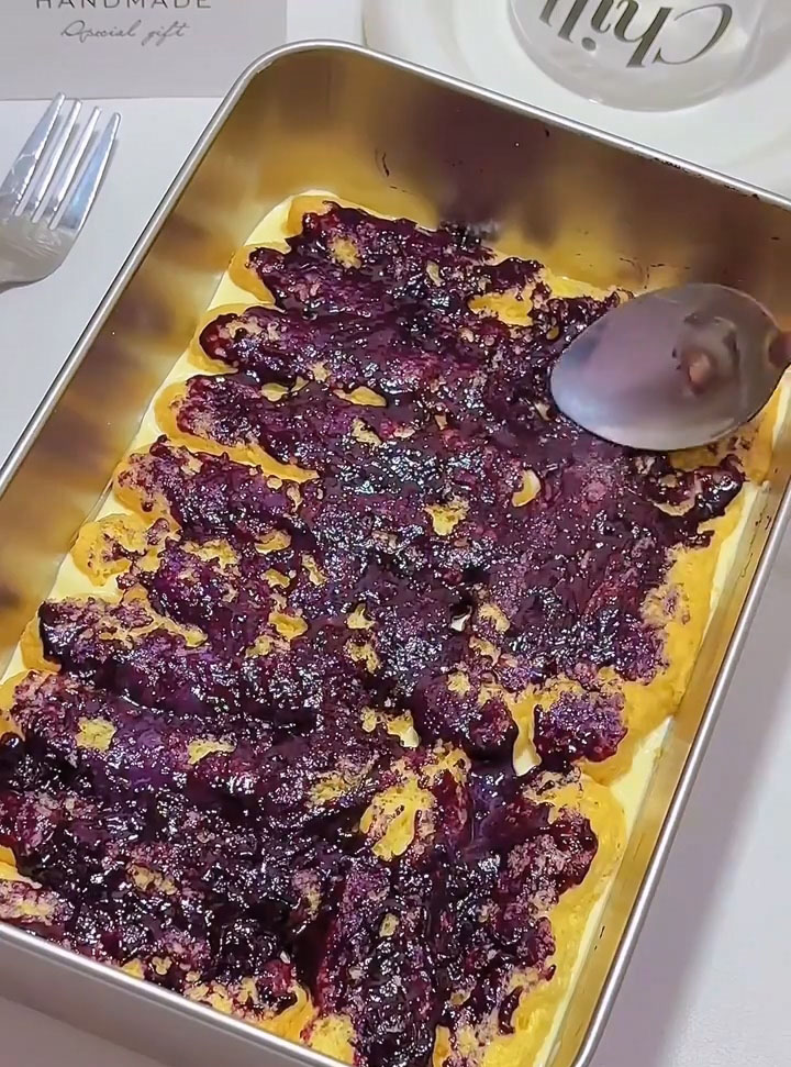 Spread a layer of blueberry jam over the ladyfingers, smoothing it flat