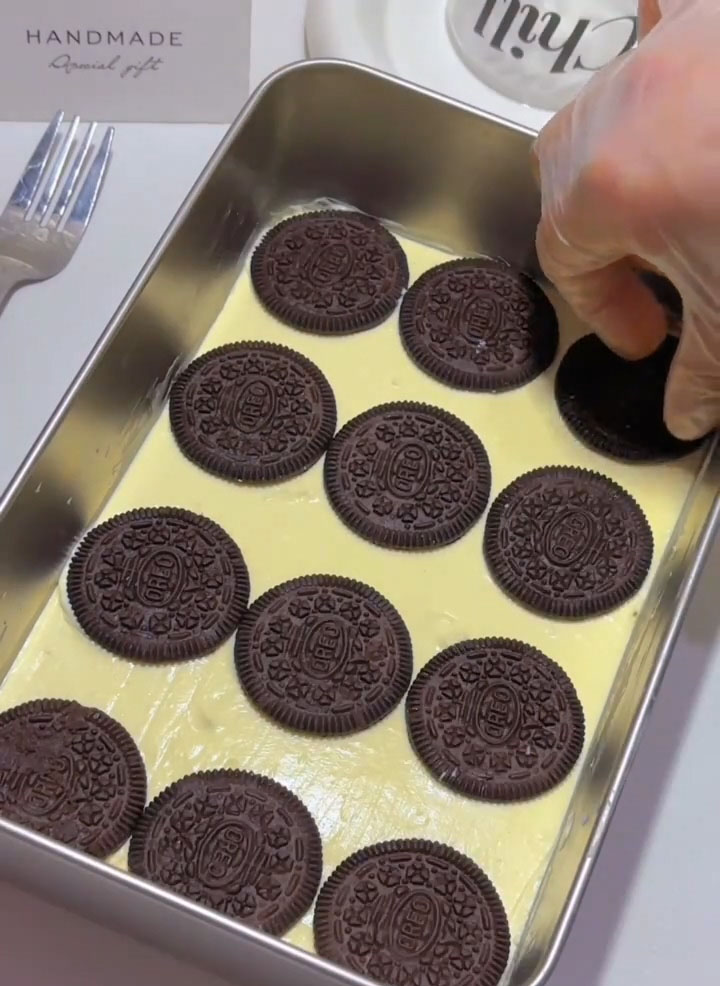 arrange them in a second layer directly on top of the cream