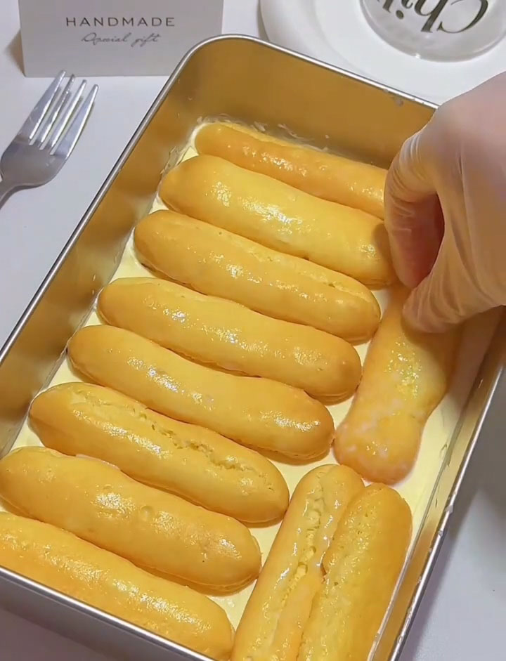 arrange them in a single layer over the cream