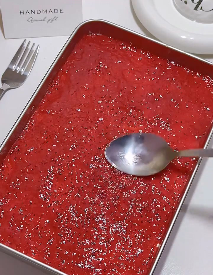 spread a thin final layer of strawberry jam over the top