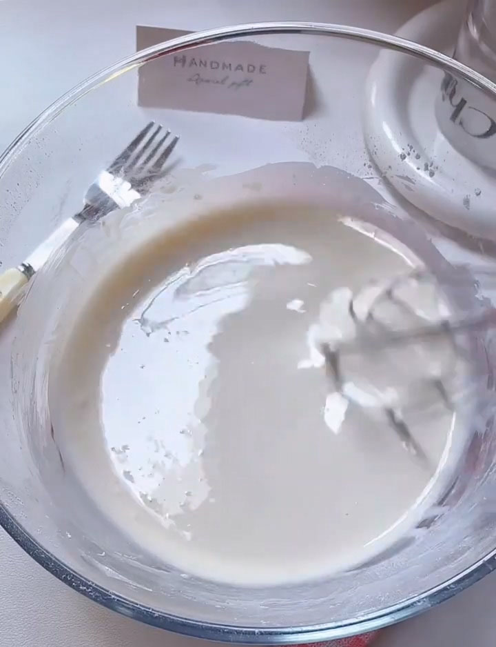 whisk together the glutinous rice flour, cornstarch, white sugar, and milk until the batter is completely smooth with no lumps